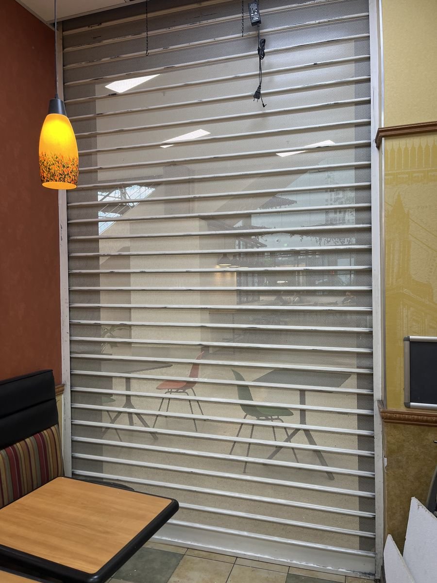 Night call-out on a grocery shop's extensible grille by our technician – repair in Ormesson-sur-Marne