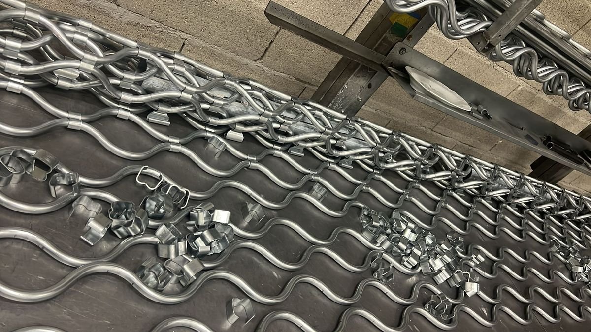 Fabrication sur mesure de grilles à tubes ondulés dans notre atelier – dépannage à Quincy-Voisins