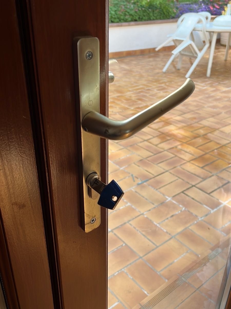 Remplacement du cylindre d'une porte-fenêtre donnant sur terrasse – serrurier à Quiers