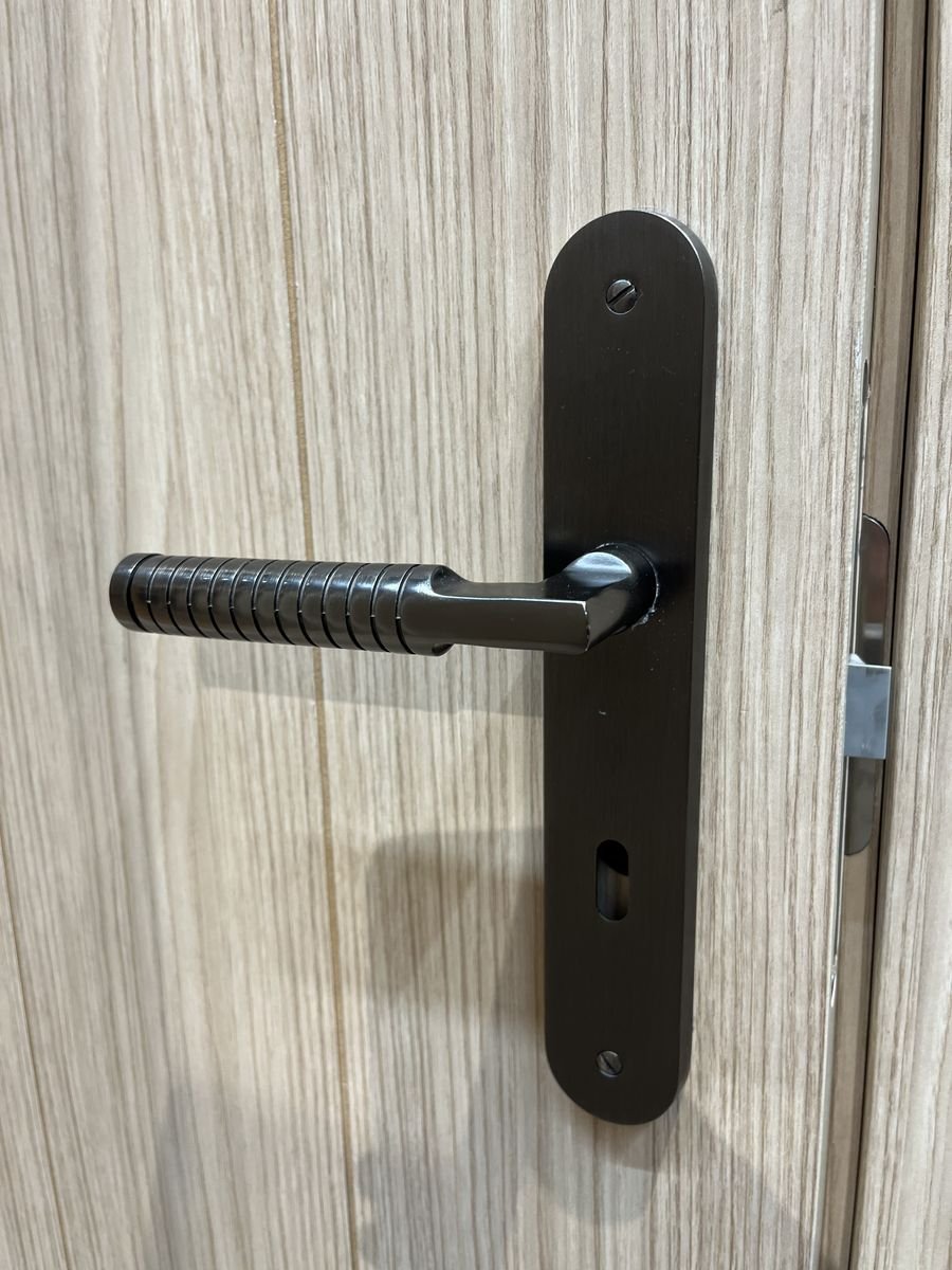 Designer trim and handle fitted during a door renovation – locksmith in Adainville