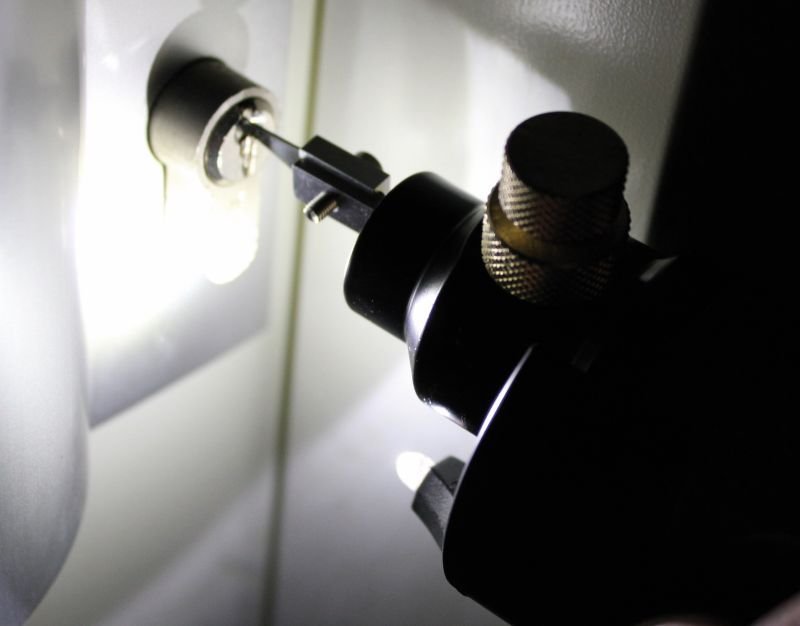 Fine lock picking of a cylinder, without destroying the lock – locksmith in Adainville