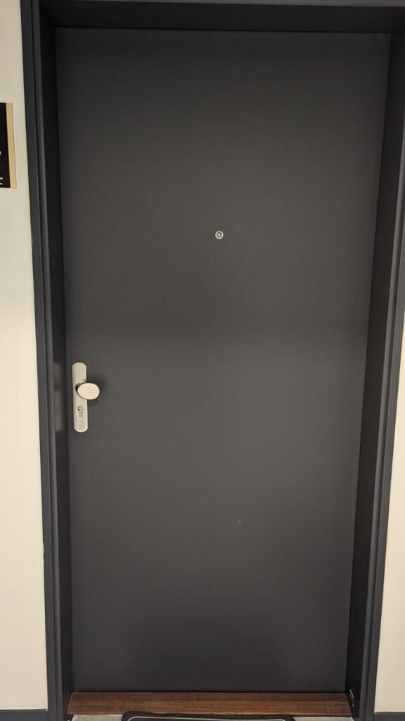 Reinforced apartment door with multipoint lock fitted by our locksmiths – locksmith in Le Plessis-Feu-Aussoux