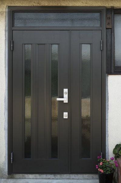 Secured double-leaf entrance door with lock and deadbolt – locksmith in Dugny