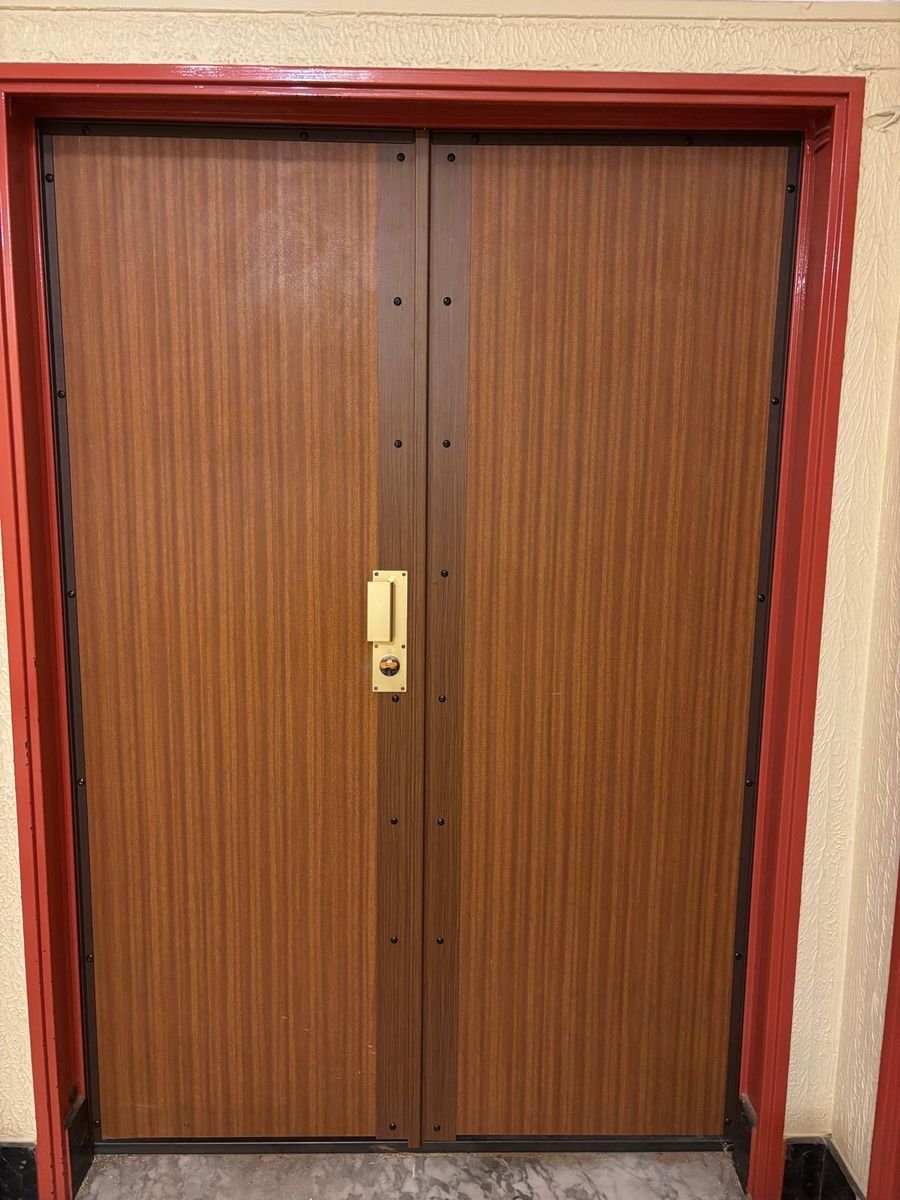 Reinforced double landing door with renovated security lock – locksmith in Longuesse