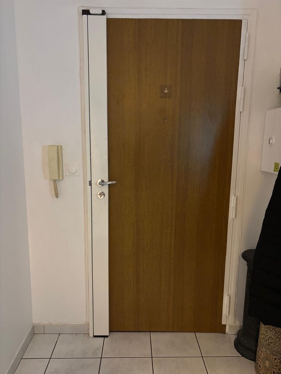 Prise de mesures d'un cylindre au pied à coulisse avant remplacement – serrurier à Moussy-le-Neuf