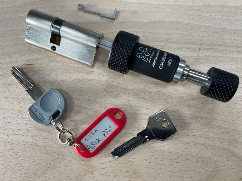 Remplacement d'un cylindre haute sécurité avec outil d'extraction – serrurier à Vanvillé