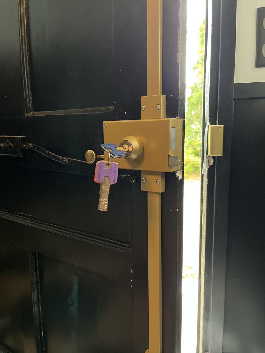 Fichet high-security lock installed on a lacquered security door – locksmith in Morigny-Champigny