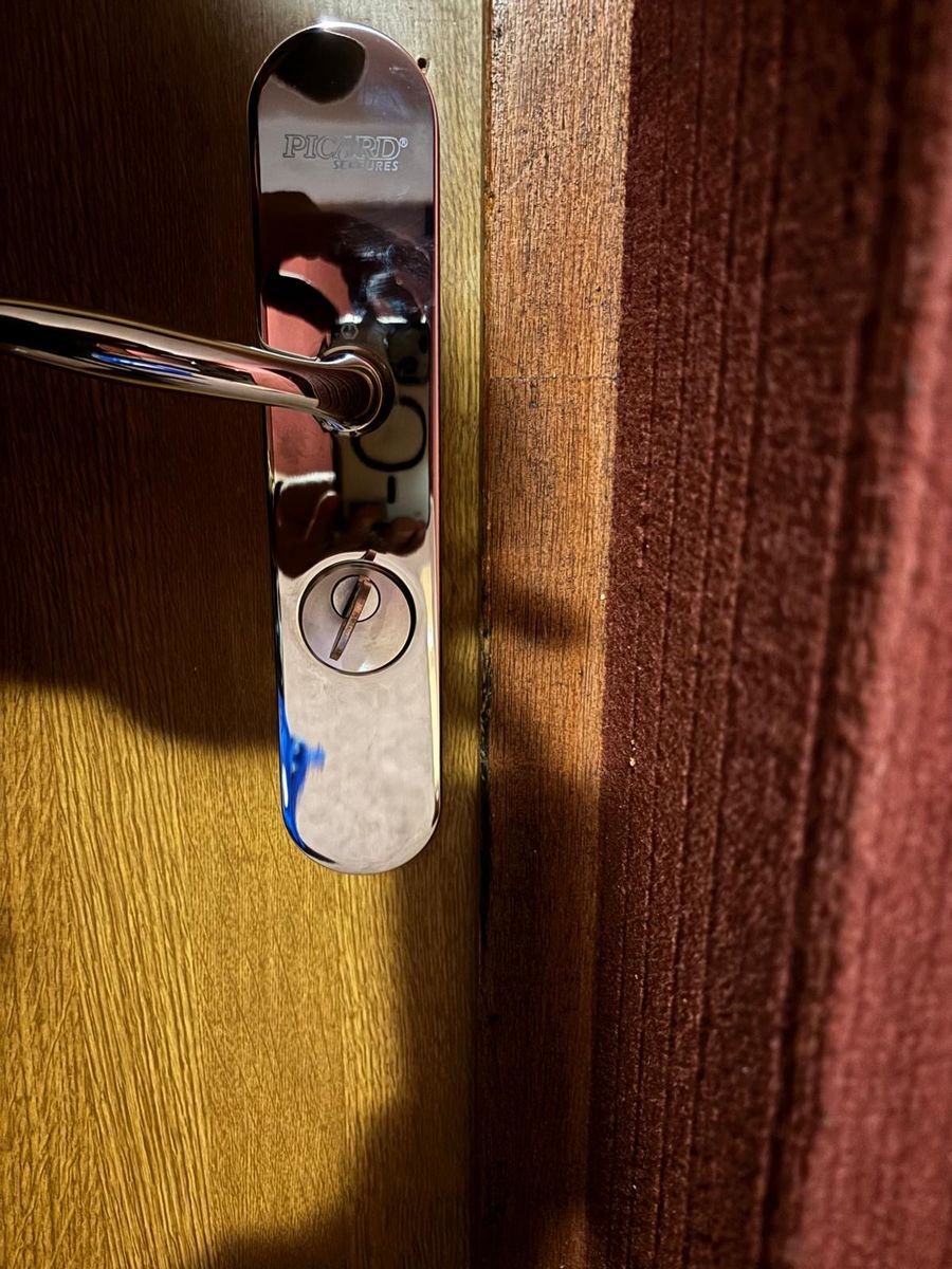 Picard security lock installed on a reinforced door – locksmith in Banthelu