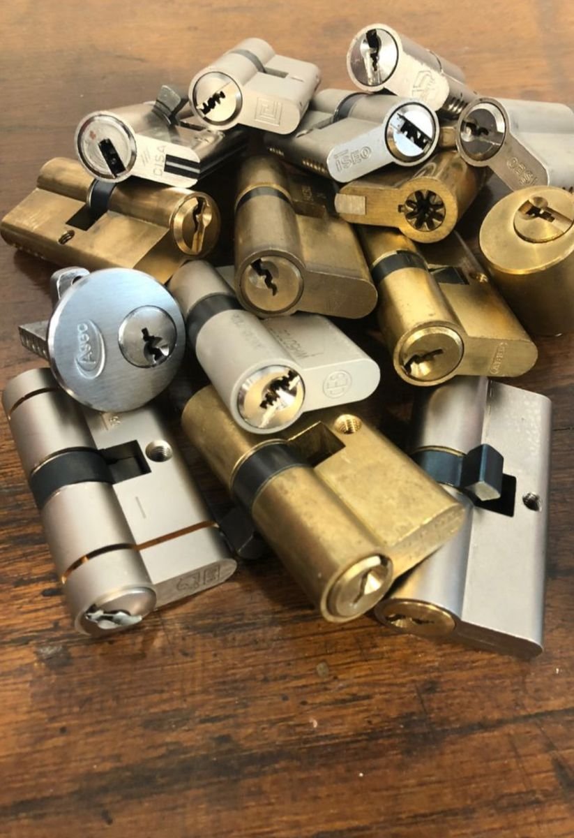 Cylindres de serrure toutes marques en stock dans notre atelier de serrurerie – serrurier à Milly-la-Forêt