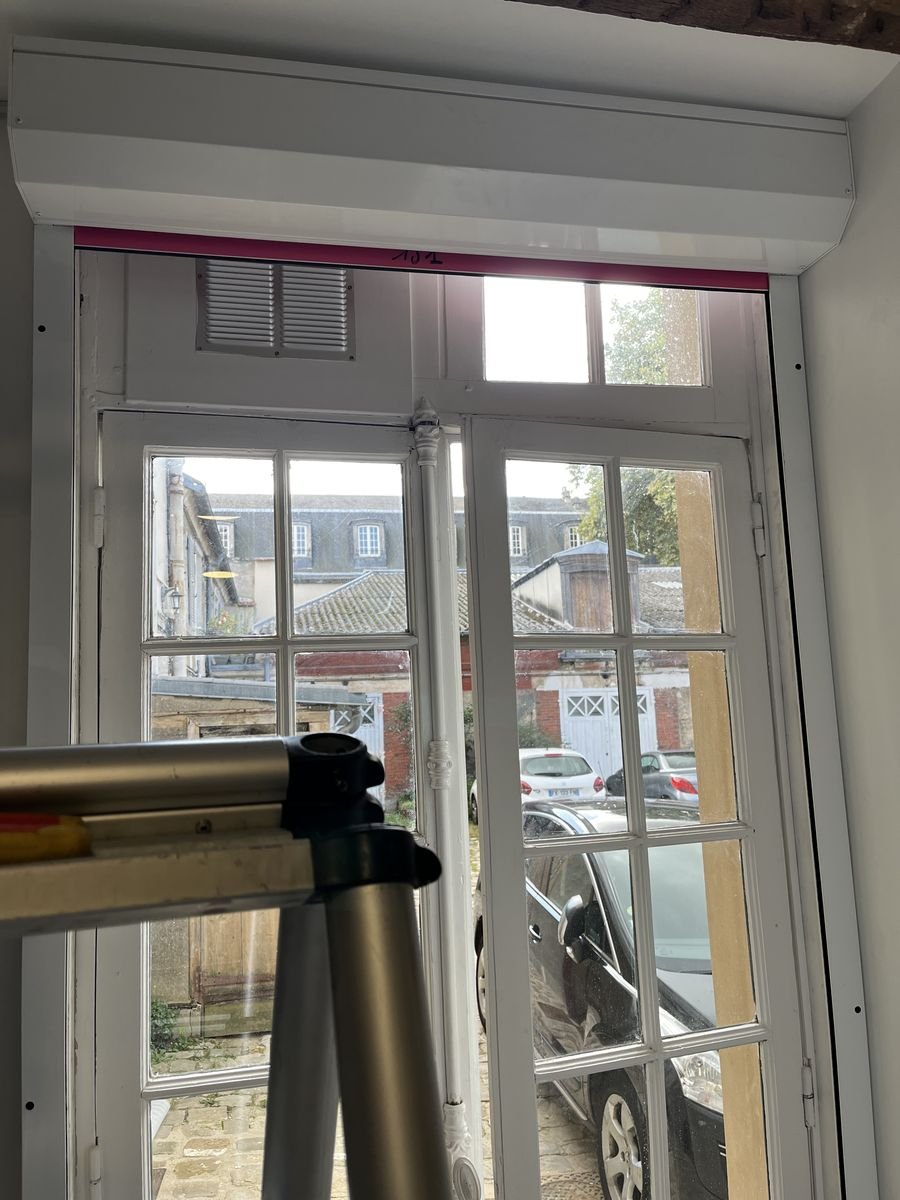 Fitting a renovation roller shutter on a period French window with small panes – roller shutter repair in Les Granges-le-Roi