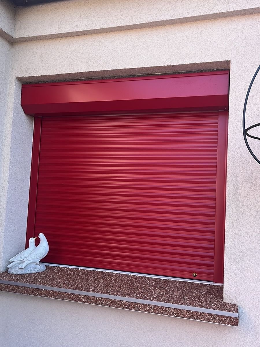 Burgundy roller shutter with matching external box, renovation fitting – roller shutter repair in Reuil-en-Brie